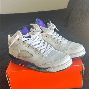 Jordan Kids Sneakers in White and Purple
